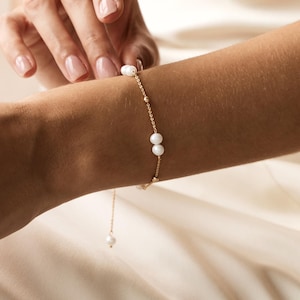 Minimalist Freshwater Pearl Bracelet – Dainty Gold Beaded Chain, Adjustable Elegant Jewelry, Timeless Gift for Her, Mothers day Gift