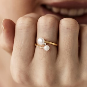Dainty Pearl Ring Gift – Mother Daughter Wedding Jewelry, Adjustable Gold Open Ring with Double Pearls, Bridesmaid Proposal Gift