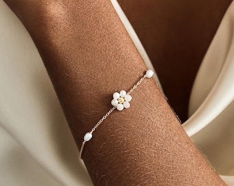 Pearl Flower Bracelet, Dainty Pearl Bracelet, Bridesmaid Jewelry, Bridal Bracelet, Wedding gift for Bridesmaids, Best Friend Gift