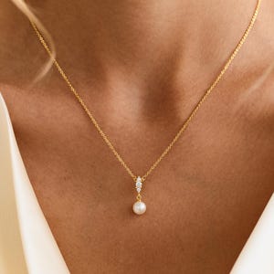 Perle Anhänger Halskette, drei Stein Marquise Form CZ Diamant Halskette, Braut Perlenschmuck, zierliche Perlenkette, Brautjungfer Geschenk