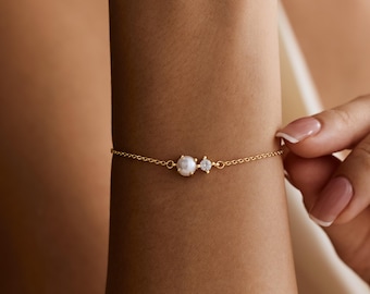 Delicada pulsera de perlas con diamante CZ, pulsera nupcial chapada en oro, joyería de boda minimalista, regalo de dama de honor, regalo de Navidad para ella.