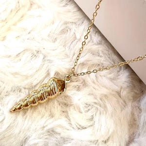 Gold Tone Shell Pendant Necklace: Beach Ocean Jewelry Gift