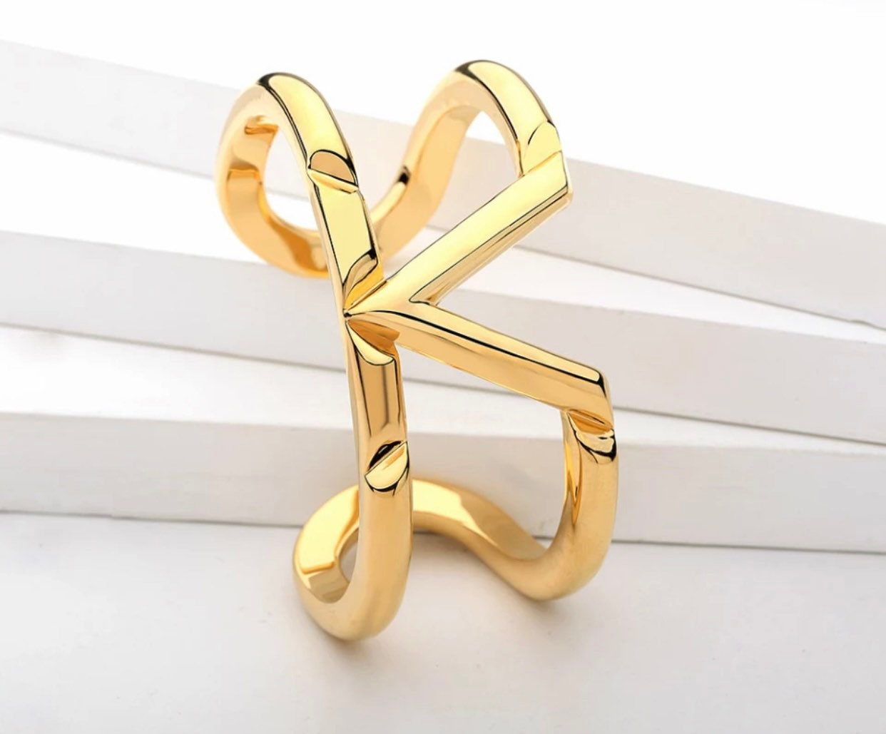 Louis Vuitton Gold Nanogram Cuff Golden Metal Gold-plated ref.714378 - Joli  Closet