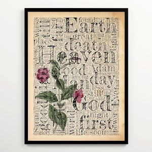 Puede incluir: Impresión artística enmarcada con una estética vintage. La obra presenta un collage de palabras, incluyendo "Tierra", "Cielo" y "Dios", dispuestas en un estilo de periódico. Se incorpora un elemento floral con rosas rosas y hojas verdes.