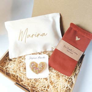 Coffret cadeau pochette personnalisée, chaussettes, broche coeur image 1