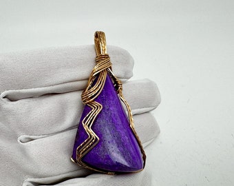 SUGILITH, 14 carat unique gold pendant with 188ct high-quality Sugilite gemstone (Master Healer)