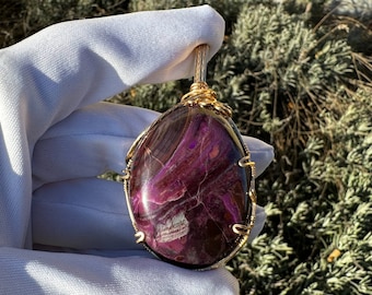 Sugilite, 14 carat unique gold pendant with 224ct!! High-quality Sugilite gemstone (Master Healer)