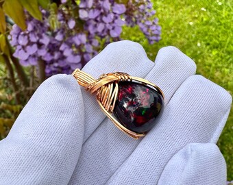 17ct black HighQuality OPAL, 14 carat unique gold pendant with HighQuality black Welo Opal
