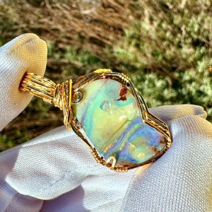 24ct blue Lightning Ridge OPAL, 14 carat unique gold pendant with beautiful opal