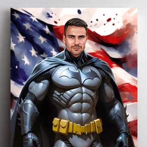 以下が含まれることがあります： バットマンのコスチュームを着た人物がアメリカ国旗を背景に描かれたキャンバスプリント。コスチュームは主にグレーで、黒いマントと黄色のベルトが付いています。背景は水彩画風のアメリカ国旗の描写です。