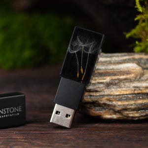 Memoria USB artesanal de resina negra con semillas de diente de león auténticas | Grabado personalizado | Memoria USB única para fotógrafos | Memoria USB personalizada prémium de 8 a 128 GB