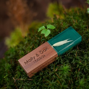 Personalized Resin Wedding USB 3.0 – 8-128GB | Custom Engraved Gift for Newlyweds