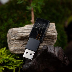 Clé USB premium en résine noire avec véritable pissenlit | Gravure personnalisée offerte | Clé USB unique pour photographes | Fabriquée à la main, 8-128 Go