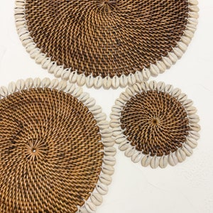 Rattan Shell Placemat, Wicker Placemat, Natural Placemat, Handwoven Placemat, Boho Placemat, Table Charge, Table Decor, Handmade Placemat, Black placemat, natural placemat, brown placemat, whitewash placemat, rustic placemats