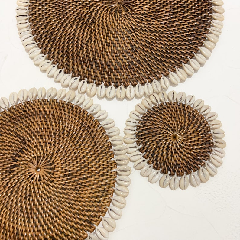 Rattan Shell Placemat, Wicker Placemat, Natural Placemat, Handwoven Placemat, Boho Placemat, Table Charge, Table Decor, Handmade Placemat, Black placemat, natural placemat, brown placemat, whitewash placemat, rustic placemats
