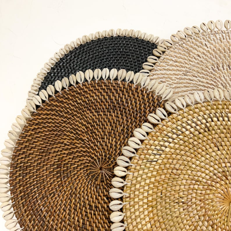 Rattan Shell Placemat, Wicker Placemat, Natural Placemat, Handwoven Placemat, Boho Placemat, Table Charge, Table Decor, Handmade Placemat, Black placemat, natural placemat, brown placemat, whitewash placemat, rustic placemats