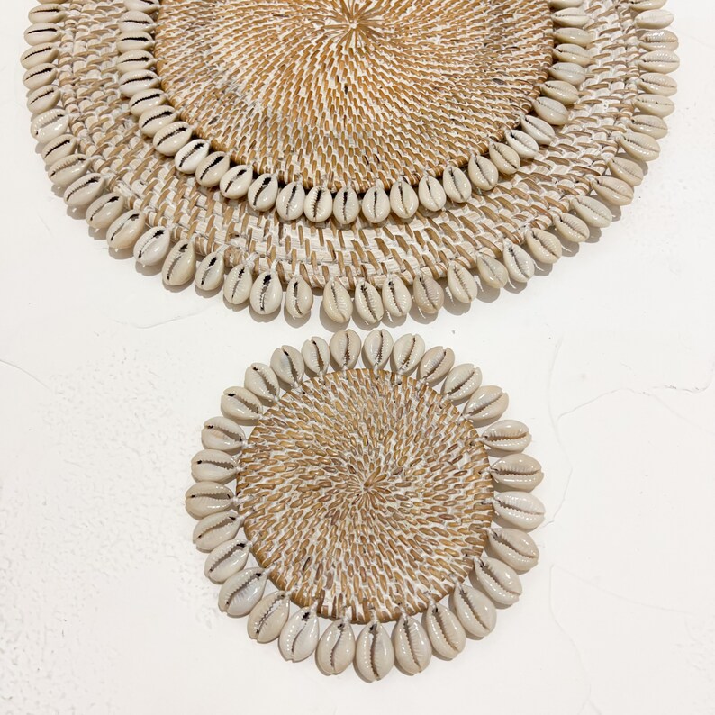 Rattan Shell Placemat, Wicker Placemat, Natural Placemat, Handwoven Placemat, Boho Placemat, Table Charge, Table Decor, Handmade Placemat, Black placemat, natural placemat, brown placemat, whitewash placemat, rustic placemats