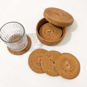 Juego de 6 posavasos de ratán con soporte, posavasos redondos, posavasos de mimbre para café, posavasos hechos a mano, posavasos para mesa, manteles individuales bohemios