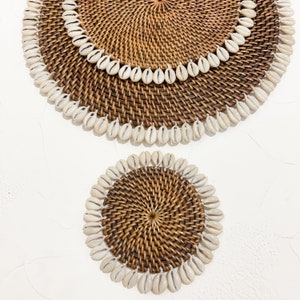 Rattan Shell Placemat, Wicker Placemat, Natural Placemat, Handwoven Placemat, Boho Placemat, Table Charge, Table Decor, Handmade Placemat, Black placemat, natural placemat, brown placemat, whitewash placemat, rustic placemats