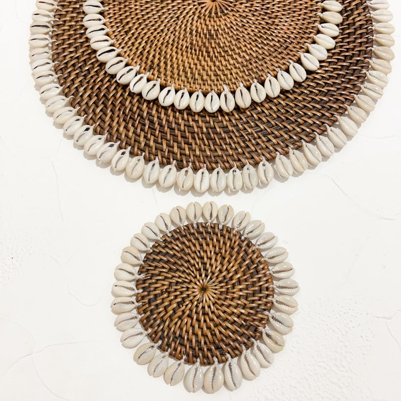 Rattan Shell Placemat, Wicker Placemat, Natural Placemat, Handwoven Placemat, Boho Placemat, Table Charge, Table Decor, Handmade Placemat, Black placemat, natural placemat, brown placemat, whitewash placemat, rustic placemats