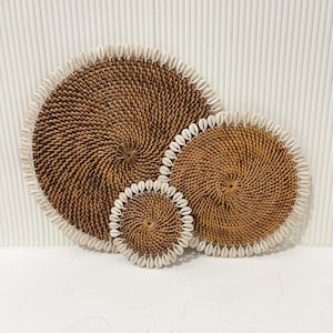Rattan Shell Placemats, Dark Brown Placemats, Placemats With Cowrie Shell, Round Placemats, Rattan placemat, Wicker round placemat