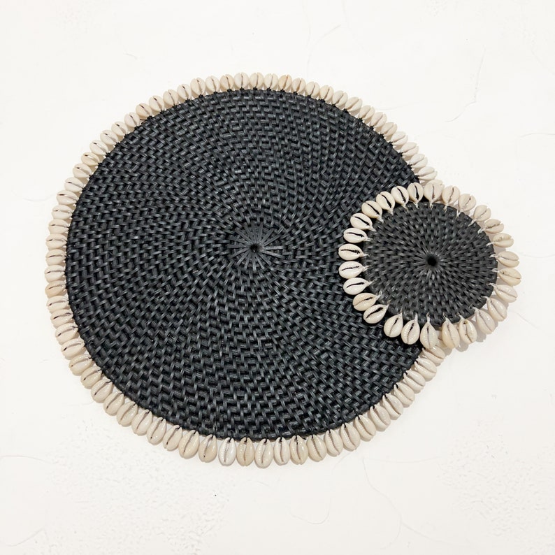 Rattan Shell Placemat, Wicker Placemat, Natural Placemat, Handwoven Placemat, Boho Placemat, Table Charge, Table Decor, Handmade Placemat, Black placemat, natural placemat, brown placemat, whitewash placemat, rustic placemats