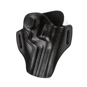 Pode incluir: 冷製パスタの画像です。パスタは、白いお皿に盛り付けられています。パスタは、トマトソースと、バジル、パルメザンチーズがトッピングされています。