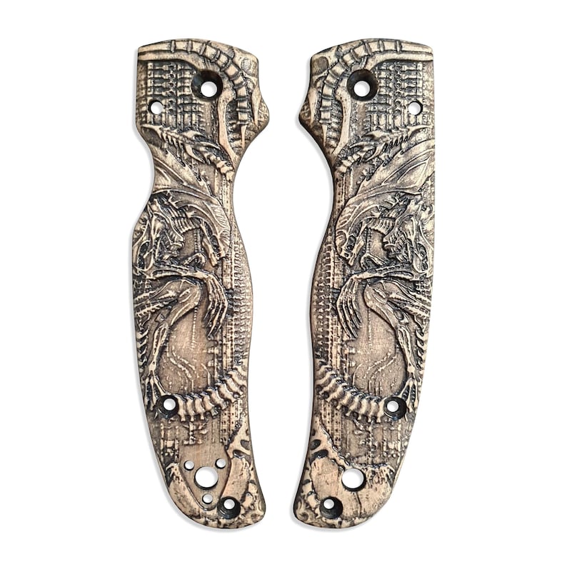 Alien - Spyderco Shaman Knife Scales