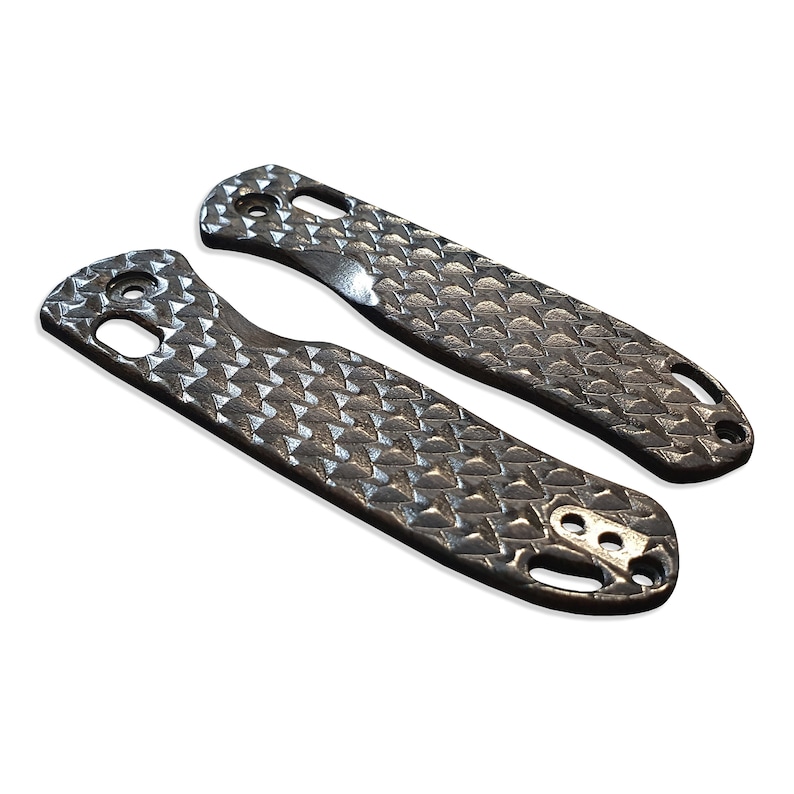 Dragon Scales Black - Kizer Drop Bear Knife Scales