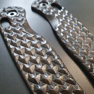 Dragon Scales Black - Kizer Drop Bear Knife Scales