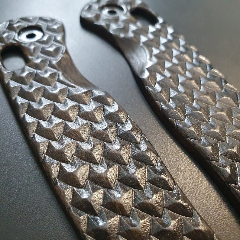 Dragon Scales Black - Kizer Drop Bear Knife Scales