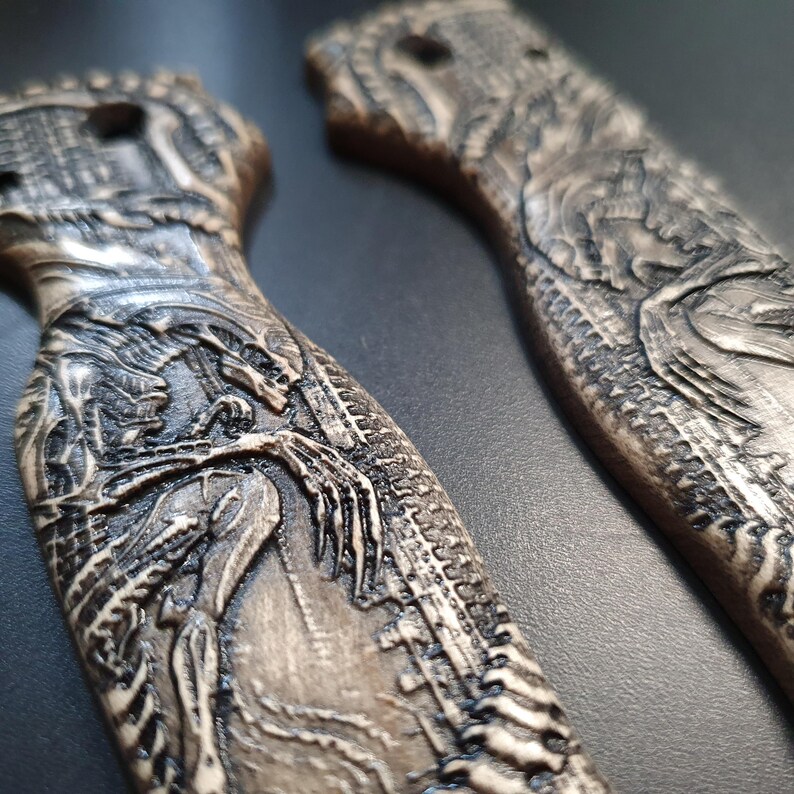 Alien - Spyderco Shaman Knife Scales