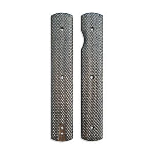 Puede incluir: Dos cachas de cuchillo grises texturizadas con un patrón de diamante. Las cachas tienen bordes redondeados y un pequeño agujero en el centro.