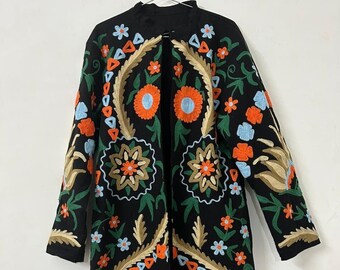 Cappotto Suzani, giacca Suzani da donna, giacca ricamata in cotone indiano, cappotto ricamato fatto a mano, veste kimono Suzani, giacca Boho trapuntata in cotone