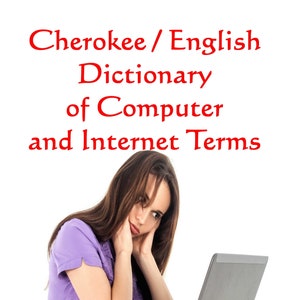 Peut inclure: Une femme est assise à un bureau avec un ordinateur portable, l'air frustré. La couverture du livre indique "Dictionnaire Cherokee / Anglais de l'informatique et d'Internet" par John C. Rigdon. Dictionnaire bilingue Words R Us n° 93.