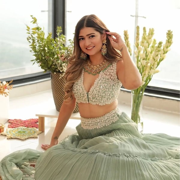 Green Ruffle Lehenga Choli pour femmes, Vêtements de fête de mariage Lahnga Choli, Designer indien de Bollywood Georgette Ghagra Choli, Demoiselles d’honneur Lengha