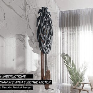 Puede incluir: Una pieza de arte de pared geom&eacute;trica negra y gris con un p&eacute;ndulo de madera y un motor el&eacute;ctrico. El arte est&aacute; montado en una pared de m&aacute;rmol blanco con una planta en una maceta en primer plano. El texto "MECHANISMS WITH ELECTRIC MOTOR" es visible en la parte inferior de la imagen.