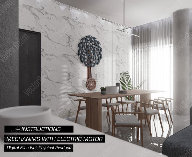 Puede incluir: Un modelo 3D de un reloj de madera con un dise&ntilde;o de &aacute;rbol azul y marr&oacute;n. El reloj est&aacute; colgado en una pared de m&aacute;rmol blanco en un comedor. El texto "MECHANIMS WITH ELECTRIC MOTOR" y "Digital Files Not Physical Product" es visible en la parte inferior de la imagen.