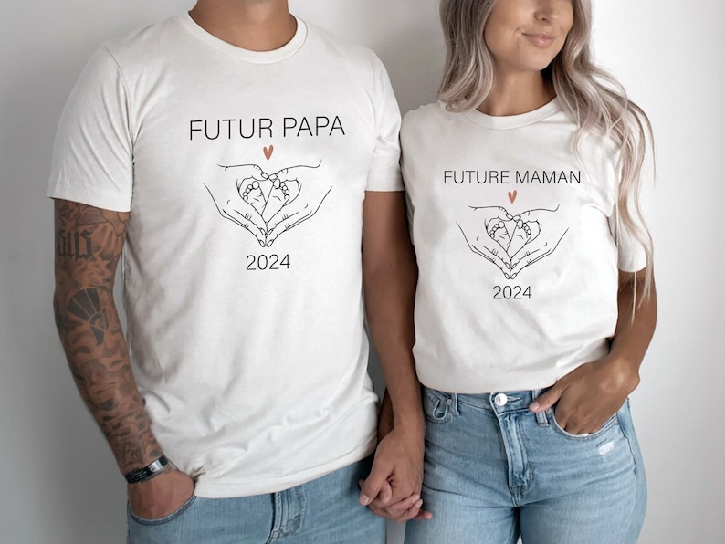 Annonce de Grossesse T-shirt Couple Personnalisé Future Maman Futur papa pied de bébé coeur tshirt duo couple personnalisé annonce grossesse image 1