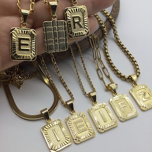 Collar con letra inicial de oro de 18 quilates, collar con colgante de letra inicial de oro con medalla, regalos para el día de la madre, colgante con medallón rectangular con alfabeto cuadrado