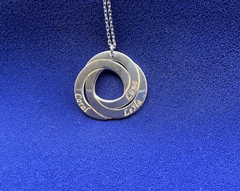 Collier prénom gravé personnalisé, collier personnalisé cercles entrelacés, cadeaux de fête des mères pour grand-mère, collier pour mère, cadeau pour elle