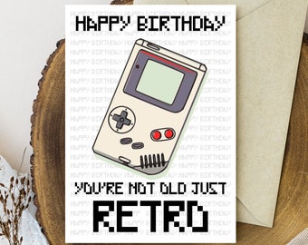 Tarjeta de cumpleaños retro de Game Boy – Divertida tarjeta de cumpleaños para gamers – “No eres viejo, solo retro” – Tarjeta de felicitación para geeks amantes de los videojuegos para él o ella –