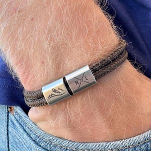 Personalisiertes Armband mit Gravur, Partnerarmband aus Segeltau, Surferarmband, Partnerschmuck, Geschenkidee für Freund, Männer Armband