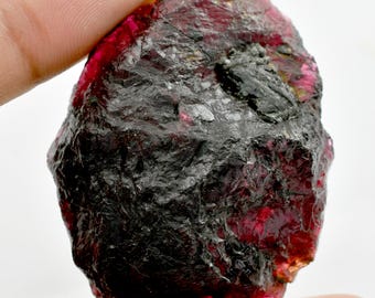 286.55 Ct AAA+ & 100% Natural Very Rare Red Painite Rocks Rough Burmese Facet (GIT) Certified Unheated Unheated Nice Quality and Color Rough