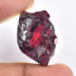300.20Ct, AAA+ & 100% Natural Very Rare Red Painite Rocks Rough Burmese Facet (GIT) Certified Unheated Unheated Nice Quality and Color Rough