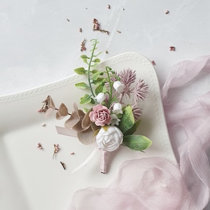Dusty pink eucalyptus boutonniere Prom boutonniere Boho groom&#39;s button hole Wedding rustic groom flowers Lilac wedding