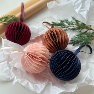 Decorazioni fatte a mano in carta, decorazioni natalizie Scandi, decorazioni a nido d'ape, ornamenti rustici, palline ecologiche, crea il tuo set per l'albero di Natale