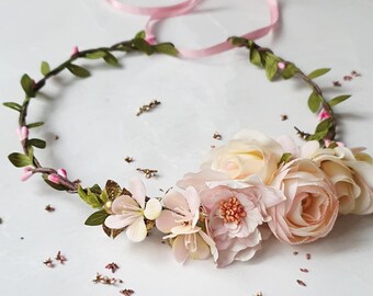 Couronne de fleurs pastel fard à joues pâle Couronne florale elfique mariée Boho casque boisé Fleur fille postiche