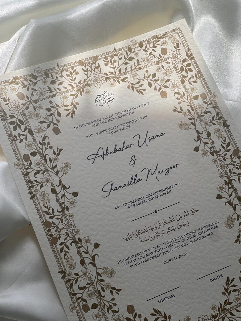 Nikah-certifikat, blommigt Nikkah-kontrakt, islamiskt bröllopskontrakt, muslimskt vigselbevis, vintageblommönster, guldfärgad blomsterkrans bild 2