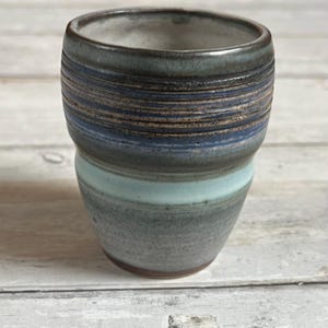 Ceramiczny uchwyt na szczoteczki do zębów Studio Pottery w jednym garnku